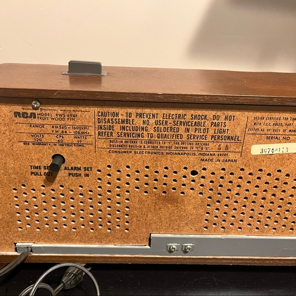 Vintage 1970 RCA AM FM Radio Alarm Clock Model RWS 494F Fruit Wood Finish - Picture 5 of 7